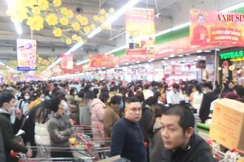 Đông nghẹt khách mua sắm Tết vì sao siêu thị vẫn than thất thu?