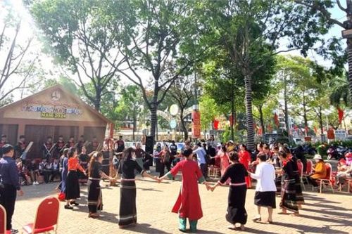 Sôi nổi các hoạt động văn hóa nghệ thuật chào Xuân Giáp Thìn 2024 ở Đắk Lắk