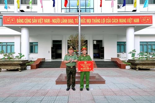 Khen thưởng đơn vị khám phá nhanh vụ người nước ngoài sát hại đồng hương