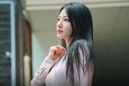 Vẻ đẹp mê mẩn của 'Trà xanh' Song Ha-Yoon