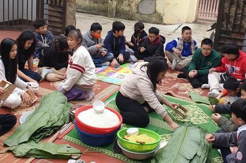 Gói bánh chưng muôn vẻ thị thành: Bài 1 - Đưa trẻ về làng học gói bánh chưng