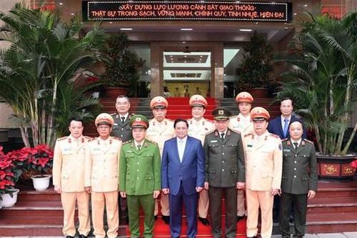 Thủ tướng chúc Tết, động viên lực lượng Cảnh sát giao thông