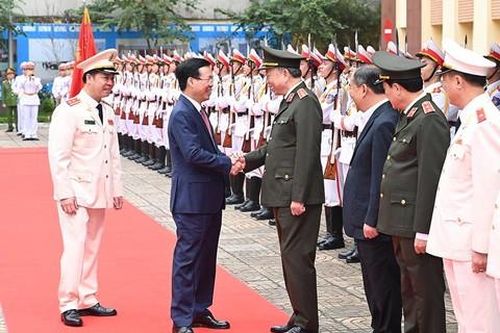 Chủ tịch nước kiểm tra công tác ứng trực tại Bộ Tư lệnh Cảnh vệ và Bộ Tư lệnh CSCĐ