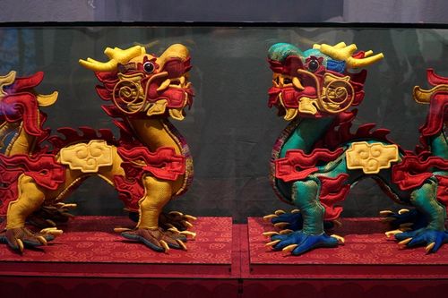 Độc đáo cặp rồng lụa tuyệt đẹp tại Bảo tàng Hà Nội