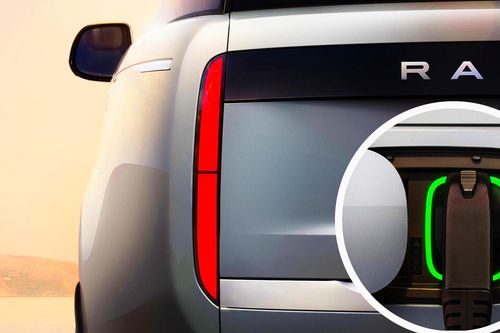 Xe điện đầu tiên của Land Rover thu hút sự quan tâm mạnh mẽ