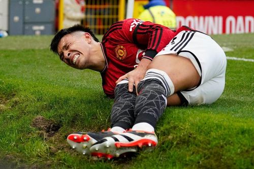 Tin vui cho Man Utd: Lisandro Martinez không đứt dây chằng đầu gối