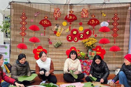 Mang Tết đầm ấm tới gia đình phụ nữ khó khăn