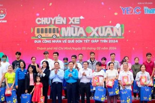 Tiễn 1.500 công nhân về quê đón Tết trên 'Chuyến xe mùa Xuân'