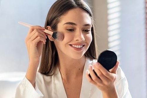 5 lưu ý để không bị già hơn tuổi khi trang điểm