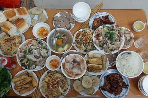 Về nhà chồng năm đầu, nàng dâu mới liền 'trở mặt' với mẹ chồng vì mâm cỗ ngày Tết