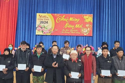Giúp người nghèo đón Tết đầm ấm, an vui