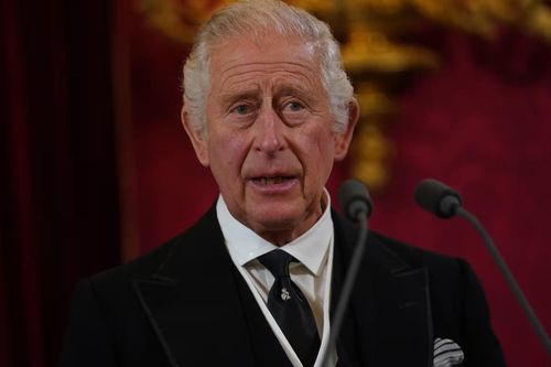 Vua Charles III bị chẩn đoán mắc bệnh ung thư