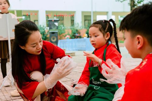 Dọn nhà, học nói cảm ơn và những bài tập Tết độc lạ