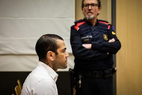 Diện mạo của Dani Alves khi hầu tòa
