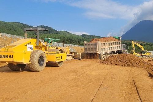 Hà Tĩnh: Nhộn nhịp trên công trường cao tốc Bắc- Nam ngày cận tết