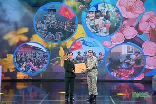 Tết cổ truyền với chiến sĩ mũ nồi xanh Việt Nam