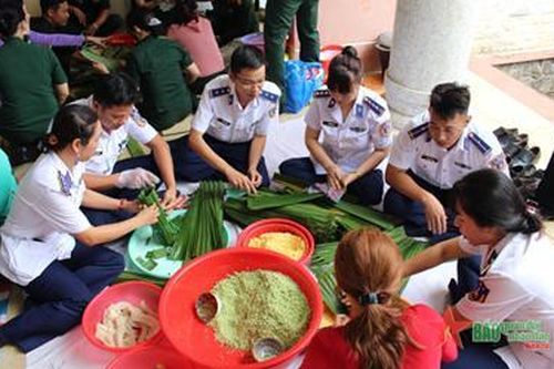 Thắm tình quân dân qua Chương trình 'Tết hải đảo'