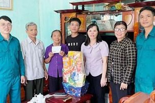 Bình Phước thăm, chúc Tết, tặng quà Tết thanh niên nhập ngũ năm 2024