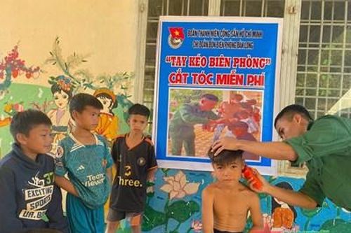 Đồn Biên phòng Đắk Long tổ chức chương trình 'Xuân Biên phòng ấm lòng dân bản'