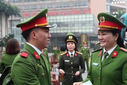 Hơn 300 sinh viên nhận vé xe miễn phí về quê đón Tết Nguyên đán