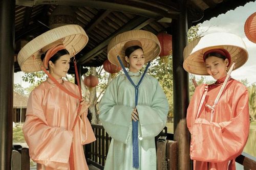 Phúc Anh, Thúy Diễm, Đỗ Hà tung bộ ảnh tết hoài niệm với Việt phục