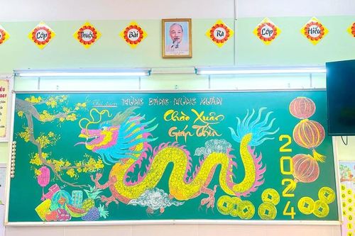 Cô giáo tiểu học dùng phấn vẽ rồng lên bảng nhìn 'cực chất'