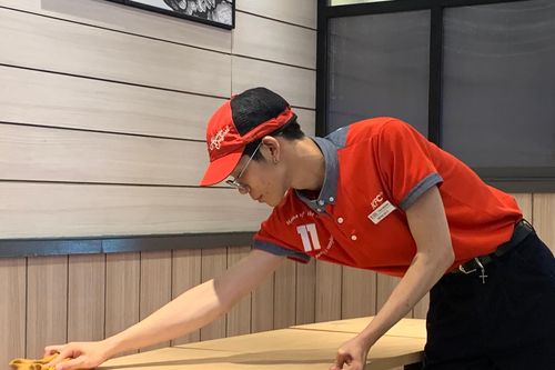 Sinh viên tất bật làm thêm dịp Tết