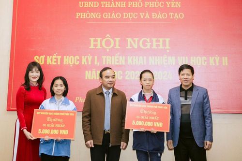 Nữ giáo viên 'mát tay' bồi dưỡng học sinh giỏi môn Tin học