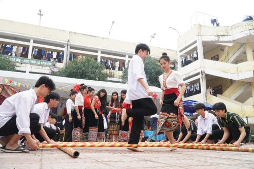 Ngày tết đa sắc màu văn hóa của học sinh trường dân tộc nội trú tỉnh Nghệ An