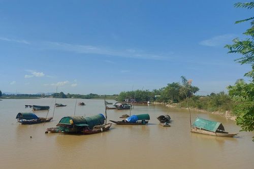 Truyện ngắn Bên dòng sông Xuân