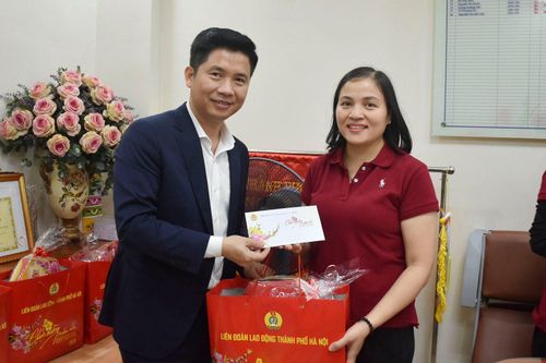 Tết sẻ chia đến với giáo viên mầm non Hà Nội