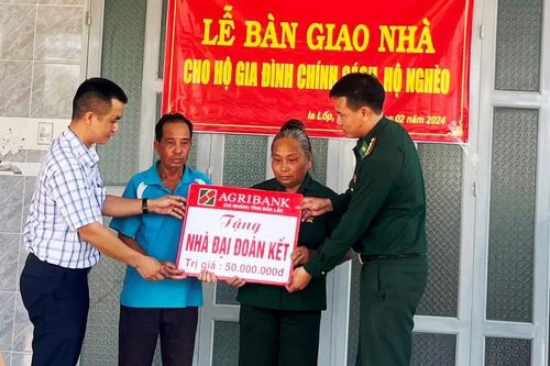 BĐBP Đắk Lắk bàn giao 3 căn nhà Đại đoàn kết trong dịp Tết Nguyên đán Giáp Thìn 2024