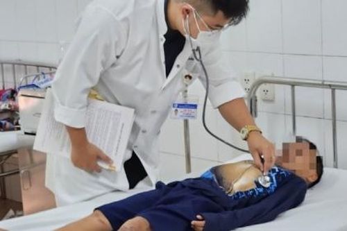 Bốn trẻ em bỏng nặng sau khi đốt pháo mua qua mạng