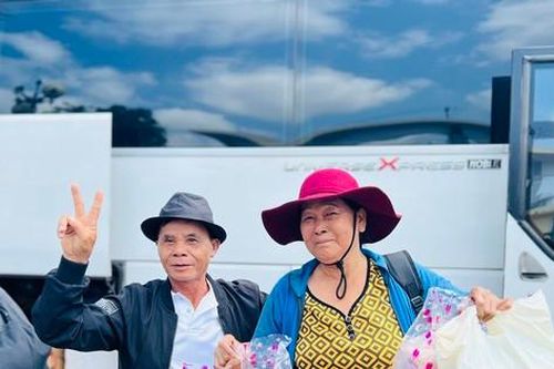 Cảm động rơi nước mắt khi được về quê đón Tết sau nhiều năm tha hương