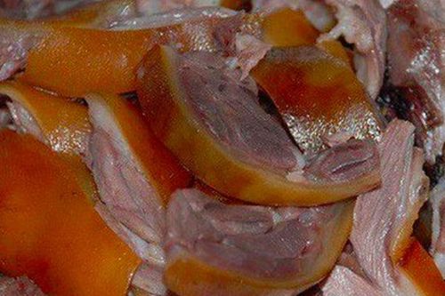 Suýt mất Tết vì ăn phải loại lá chứa độc kèm thịt chó