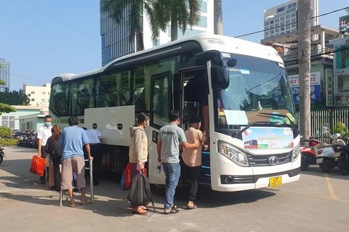 Đà Nẵng tổ chức chuyến xe nghĩa tình đưa bệnh nhân nghèo về quê ăn Tết