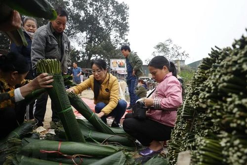 Đi chợ Nủa mua sản vật đặc trưng của vùng thôn quê Bắc Bộ xưa