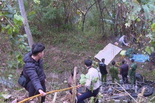 Lạng Sơn: Xe bán tải mất lái lao xuống vực khiến 2 người tử vong tại chỗ