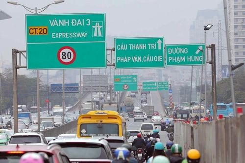 Lưu lượng giao thông tăng cao trên đường vành đai 3 Hà Nội ngày giáp Tết