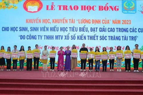 Trao 397 suất Học bổng khuyến học khuyến tài 'Lương Định Của'