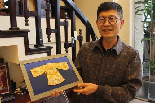 Nghệ nhân mang long bào Việt chinh phục thế giới