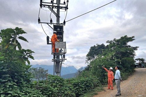 Điện lưới 'thắp sáng' bản làng rẻo cao Nghệ An
