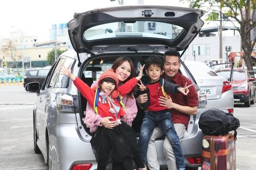 Vung tiền thuê xe siêu sang chơi Tết: Mốt chơi mới của giới trẻ Trung Quốc