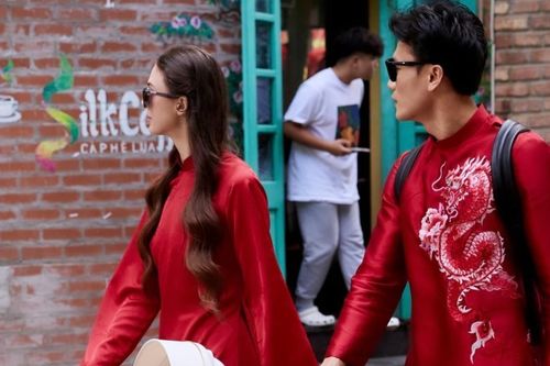 Gia đình Bùi Tiến Dũng lên đồ đón Tết, biểu cảm của quý tử chiếm trọn spotlight