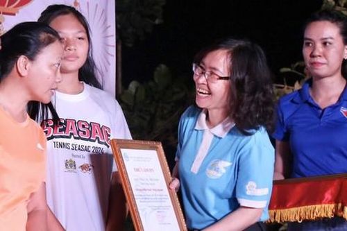 TPHCM: 300 phần quà Tết đến với nữ công nhân và phụ nữ khó khăn