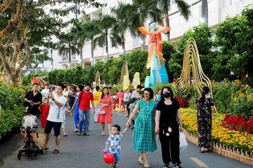 Rực rỡ sắc xuân trên những đường hoa Tết tại TP. Hồ Chí Minh