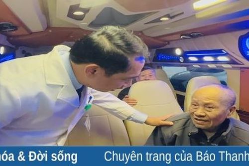 'Chuyến xe yêu thương' đưa người bệnh về quê đón Tết