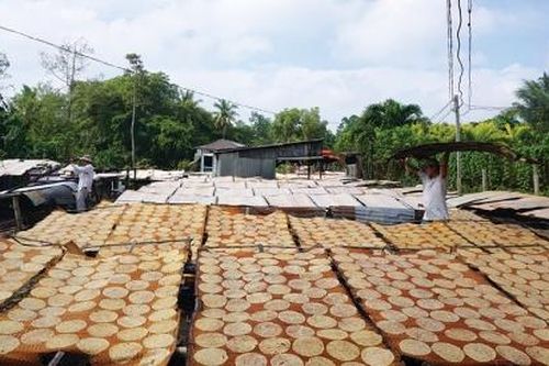 Làng nghề bánh phồng Phú Mỹ ngày giáp Tết