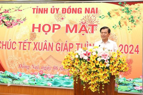Thường trực Tỉnh ủy chúc Tết cán bộ, công chức khối Đảng, MTTQ, đoàn thể của tỉnh