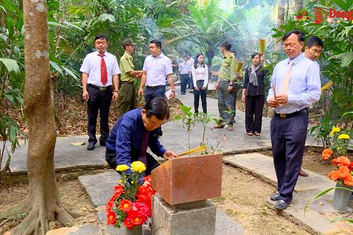 Lãnh đạo tỉnh viếng Căn cứ Trung ương Cục miền Nam, các đền thờ và nghĩa trang liệt sĩ tại Vĩnh Cửu